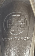 Load image into Gallery viewer, Authentic Tory Burch Womens Aaden Brown Patent Leather Pump Heels Sz 8M Damaged
