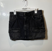 Load image into Gallery viewer, Zara Womens Black Flat Front Pockets Denim Cargo Skirt Size Medium
