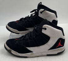 Load image into Gallery viewer, Authentic Nike Boys Air Jordan Max Aura Black White Sneakers Shoes 2.5Y Damaged
