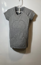 Load image into Gallery viewer, Lululemon Womens Gray Heather Swiftly Tech Activewear Pullover T-Shirt Size 6
