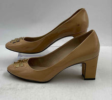 Load image into Gallery viewer, Authentic Tory Burch Womens Beige Leather Block Pump Heels Size 9.5 Stained
