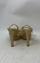 Load image into Gallery viewer, Badgley Mischka Womens Sophie Gold-Tone Bow Block Heel Platform Sandals Size 6.5
