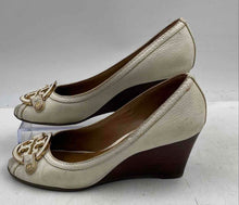 Load image into Gallery viewer, Authentic Tory Burch Womens Cream Beige Slip-On Wedge Pump Heels Sz 6.5M Damaged
