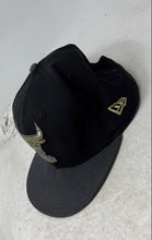 Load image into Gallery viewer, New Era Mens Black Wool Chicago Bulls NBA Snapback Cap Size M/L
