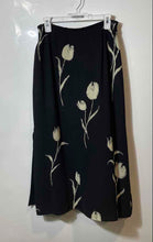 Load image into Gallery viewer, Liz Claiborne Womens Black Floral Printed Back Zipper A-Line Skirt Size 8
