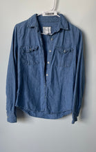 Load image into Gallery viewer, Forever 21 Womens Blue Long Sleeve Spread Collar Button-Up Shirt Size S

