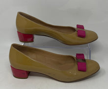 Load image into Gallery viewer, Authentic Salvatore Ferragamo Womens Vara Brown Pump Heels Size 8.5E Worn Sole
