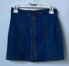 Load image into Gallery viewer, Forever 21 Womens Blue Denim Full-Zip Front Casual Mini Skirt Size Medium
