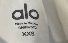 Load image into Gallery viewer, Alo Womens White Skinny Leg Pull-On Sports Moto Compression Leggings Size XXS
