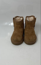 Load image into Gallery viewer, UGG Kids Classic Mini Bailey Brown Round Toe Ankle Boots Size 7
