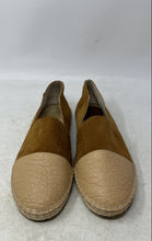 Load image into Gallery viewer, Luxe Womens Brown Leather Low Top Closed Toe Slip-On Flats Size 8
