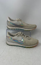 Load image into Gallery viewer, Nike Womens Pre-Love O.X. AO3166-100 Gray Low Top Lace-Up Sneaker Shoes Size 8.5
