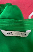Load image into Gallery viewer, Zara Womens Green Long Sleeve Collared Cropped Button-Up Shirt Size Medium
