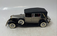 Load image into Gallery viewer, 1928 Lincoln Model L Convertible Town Car AM Transistor Radio MFG By Solid State
