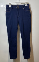 Load image into Gallery viewer, Tahari Womens Blue Denim Dark Wash Pockets Stretch Skinny Leg Jeans Size 6
