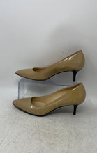 Load image into Gallery viewer, Cole Haan Womens D31399 Beige Patent Leather Slip-On Pump Heels Size 8 B
