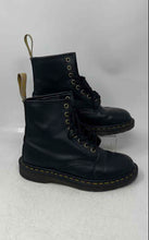 Load image into Gallery viewer, Dr. Martens Unisex 1460 Black Leather Lace-Up Ankle Combat Boots Size M7 W8

