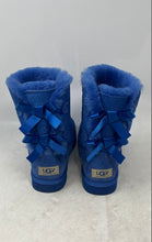 Load image into Gallery viewer, UGG Womens Bailey Bow Blue Suede Round Toe Pull-On Ankle Snow Boots Size 7
