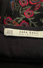 Load image into Gallery viewer, Zara Basic Womens Black Floral Embroidered Straight &amp; Pencil Skirt Size XS
