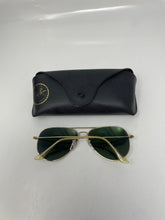 Load image into Gallery viewer, Ray-Ban Aviator Men's Gold Tone Mod. 3025 With Case
