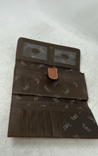 Load image into Gallery viewer, B.O.C. Womens Brown Leather Outer Pocket Embossed Card Holder Trifold Wallet
