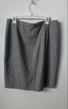 Load image into Gallery viewer, Banana Republic Womens Gray Plaid Back-Zip Straight &amp; Pencil Skirt Size 12
