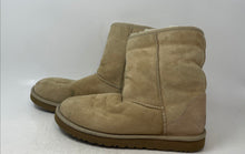 Load image into Gallery viewer, Ugg Womens Classic Short 5825 Brown Pull-On Ice Winter Snow Boots Size 10
