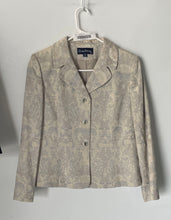 Load image into Gallery viewer, Evan-Picone Womens Beige Floral Long Sleeve Three-Button Blazer Size 8P
