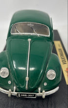 Load image into Gallery viewer, Collectible Maisto 1951 Volkswagen Beetle Green 1:18 Diecast Model Car Base
