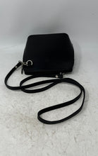 Load image into Gallery viewer, Vera Pelle Womens Black Leather Inner Pocket Detachable Strap Crossbody Bag
