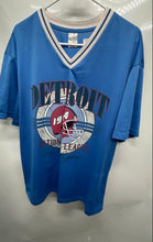 Load image into Gallery viewer, Mens Blue Print Detroit Michigan National League Football Jersey Size Large
