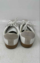 Load image into Gallery viewer, Unbranded Womens Beige White Leather Lace-Up Low Top Sneaker Shoes Size 9
