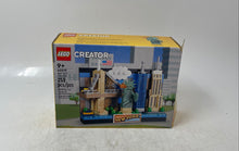 Load image into Gallery viewer, LEGO Creator 40519 New York Postcard Lady Liberty Skyline Building Set 253 Pcs
