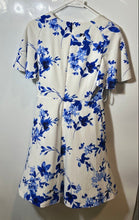 Load image into Gallery viewer, Lauren Ralph Lauren Womens Blue White Floral Short Sleeve A-Line Dress Size 2P
