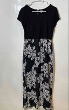 Load image into Gallery viewer, Vince Camuto Womens Black Floral Short Sleeve Back Zip Maxi Dress Size Medium
