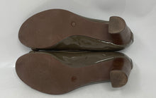Load image into Gallery viewer, Authentic Tory Burch Womens Aaden Brown Patent Leather Pump Heels Sz 8M Damaged
