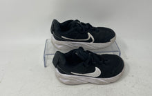 Load image into Gallery viewer, Nike Boys Star Runner 4 DX7616-001 Black Low Top Slip-On Sneaker Shoes Size 8C
