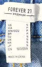 Load image into Gallery viewer, Forever 21 Womens Blue Denim Flat Front Utility Pockets Cargo Jeans Pants Size S
