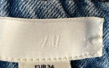 Load image into Gallery viewer, H&amp;M Womens Blue Denim Regular Fit Medium Wash Pockets Mom Jeans Size 2
