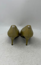 Load image into Gallery viewer, Michael Kors Womens Dorothy Flex Green Leather Pointed Toe Pump Heels Size 11M
