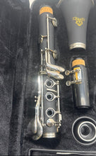 Load image into Gallery viewer, Yasisid USA CL-300 Black Woodwind Student Clarinet Instrument With Case
