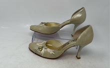 Load image into Gallery viewer, Edoardo Tulli Womens Golden Tone Slip-On Kitten Pump Heels Size 37
