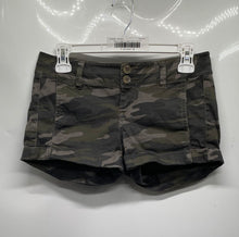 Load image into Gallery viewer, Express Womens Green Camouflage Pockets Flat Front Mini Utility Shorts Size 00
