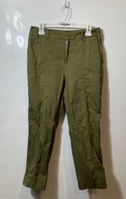 Load image into Gallery viewer, Chico's Mens Green Flat Front Slash Pocket Cropped Pants Size 0.5
