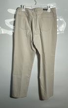 Load image into Gallery viewer, Gloria Vanderbilt Womens Beige Pockets Stretch Straight Leg Jeans Size 12
