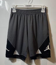 Load image into Gallery viewer, Jordan Boys Gray Flat Front Stretch Elastic Waist Pull On Athletic Shorts Size L

