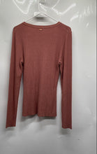 Load image into Gallery viewer, Guess Womens Brown Long Sleeve Round Neck Knitted Pullover Sweater Size XL
