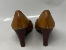 Load image into Gallery viewer, Authentic Tory Burch Womens Brown Leather Wedge Pump Heels Size 6 M Damaged
