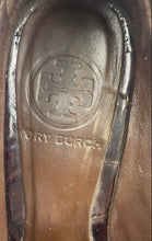 Load image into Gallery viewer, Authentic Tory Burch Womens Dark Brown Leather High Pump Heels Size 6.5M Damaged
