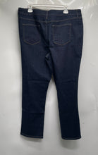 Load image into Gallery viewer, St. John's Bay Womens Blue Denim 5-Pocket Design Straight Jeans Pants Size 18S
